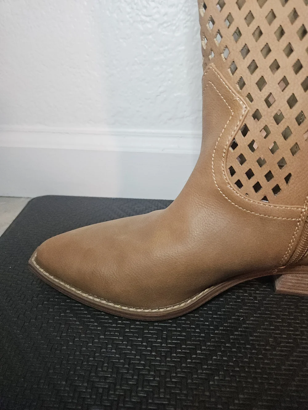 👢 DV by Dolce Vita Kaidence Tan Laser Cut Western Knee High Boots Size 8.5